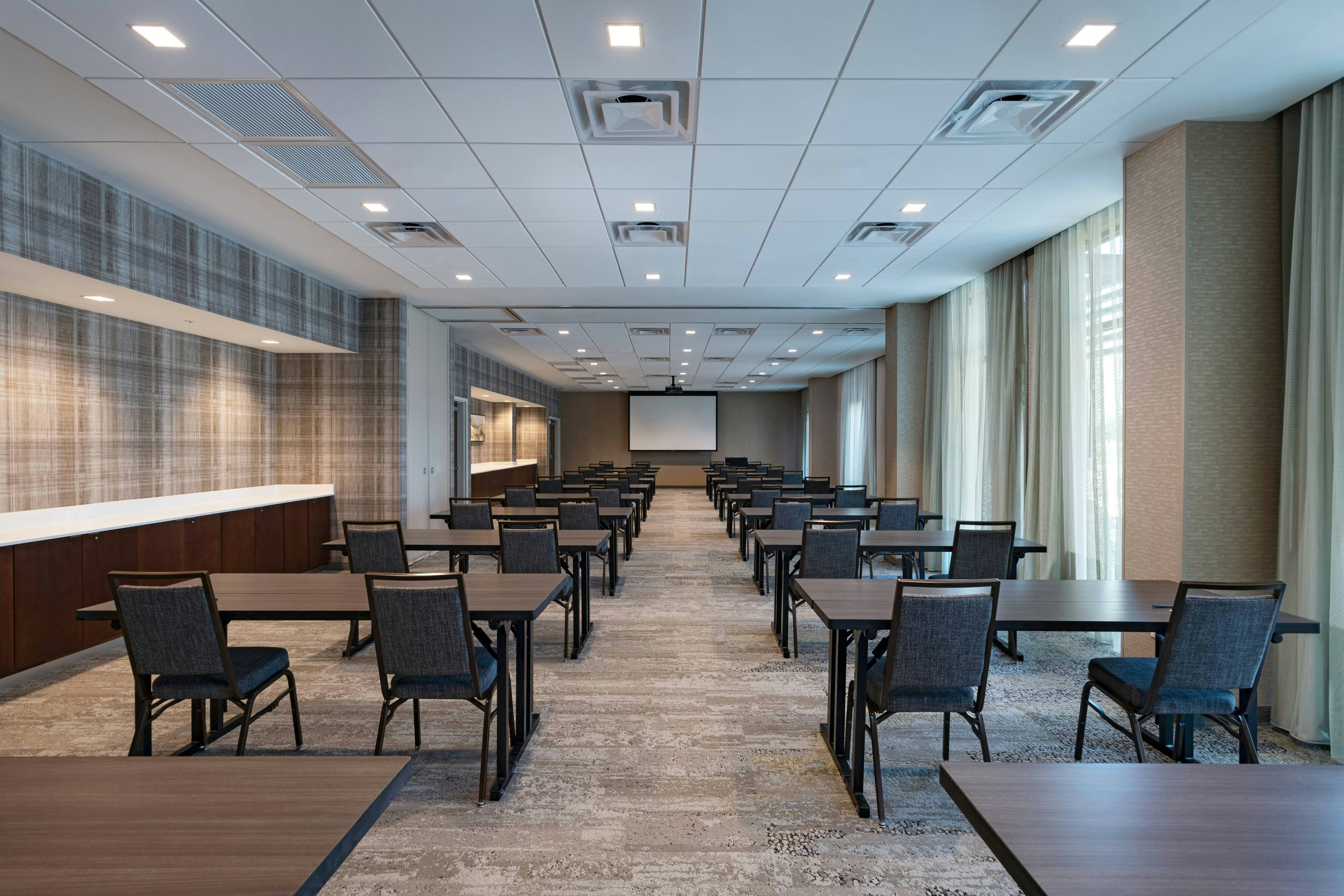 Courtyard by Marriott Dallas Grand Prairie 27/44