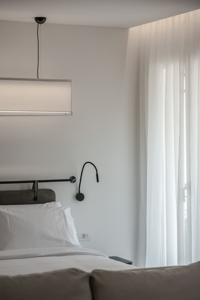 EXECUTIVE, QUEEN BED, SEA VIEW