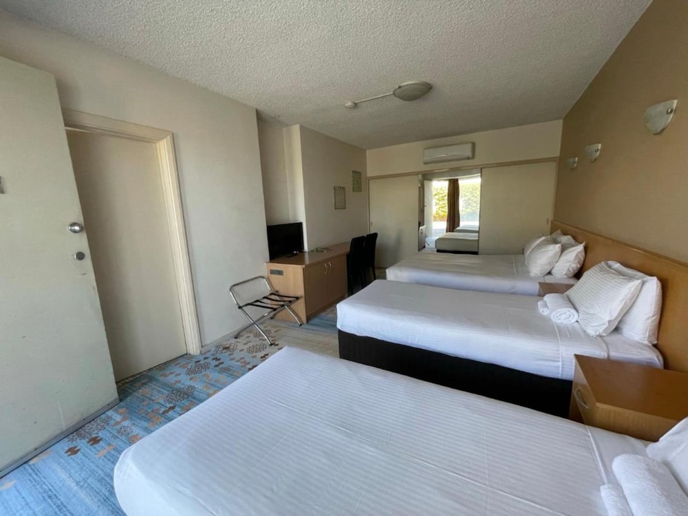 Haven Marina Motel 7/39