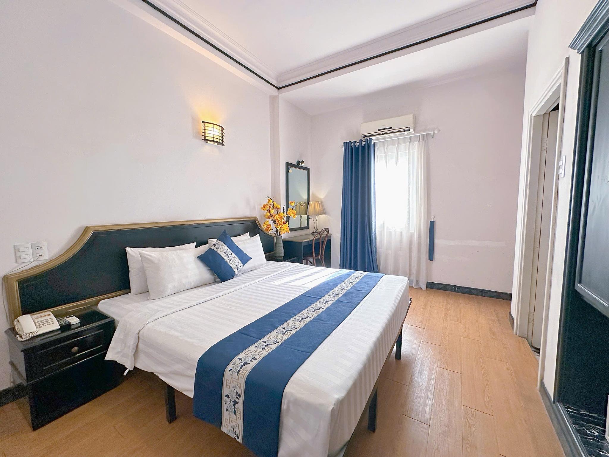 Semi Room, Deluxe, 1 Double and 1 Single Bed