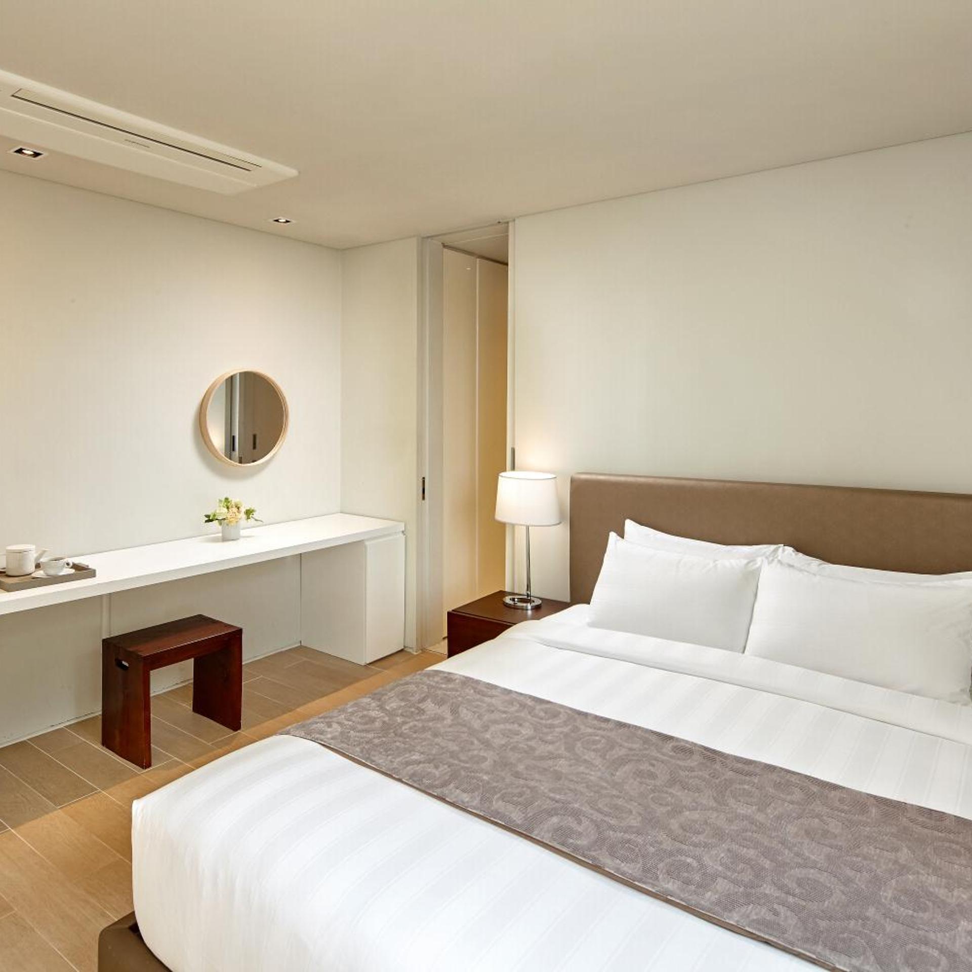 4 Rooms, Rooms, Single Bed