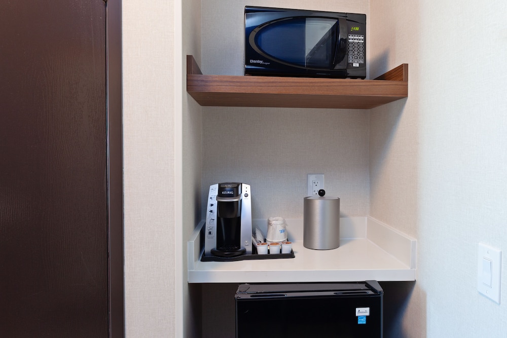 Holiday Inn Express Los Angeles Lax Airport 28/56