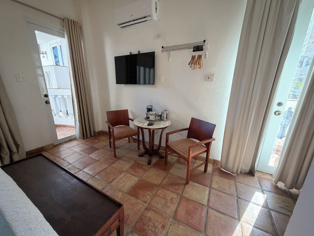 Acacia Boutique Hotel 55/75