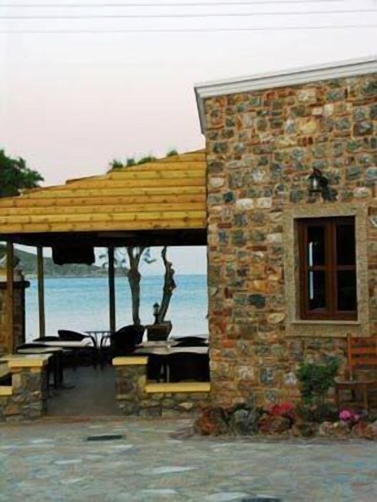 PANTELI BEACH STUDIOS APARTMENTS 45/50