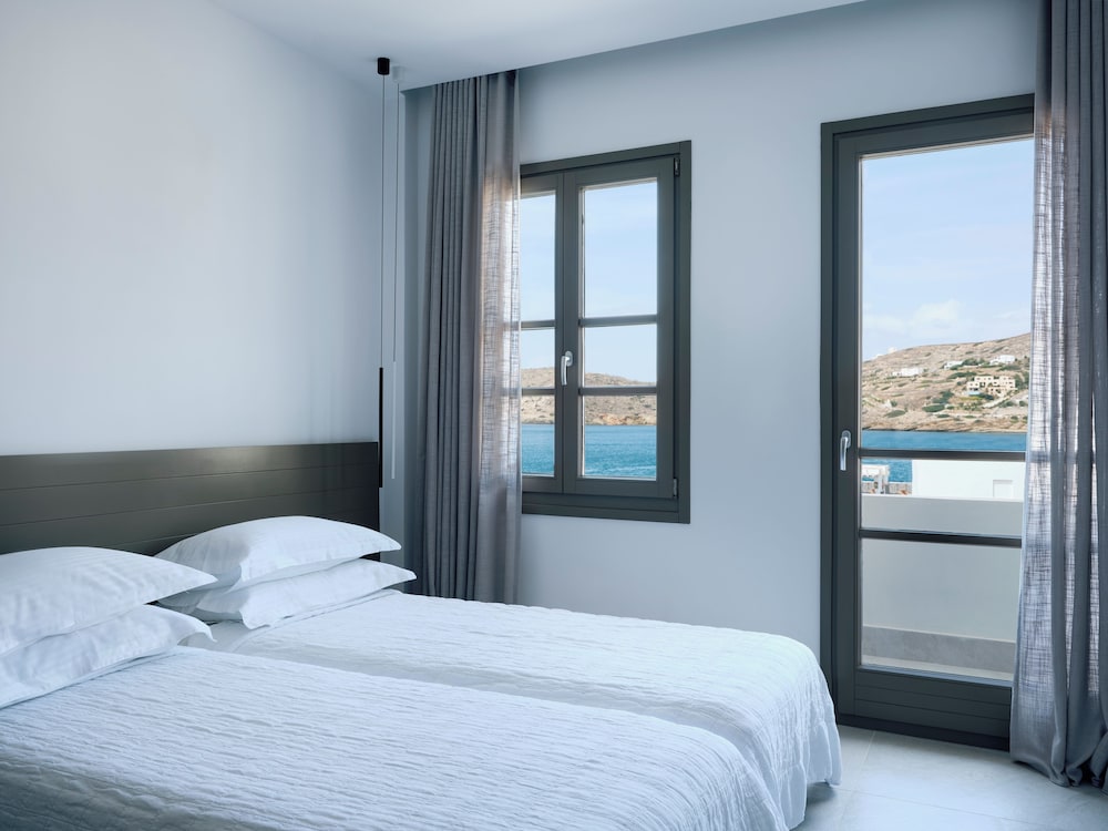 Acteon Hotel 8/52