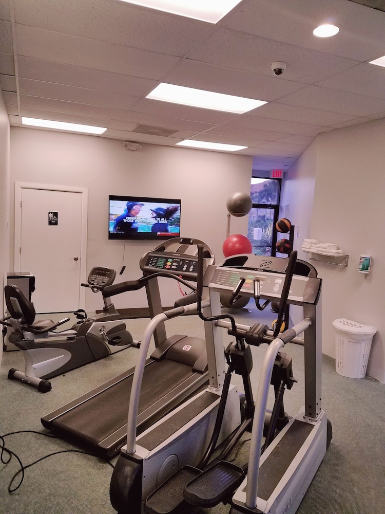 Parc Corniche Condominium Suites 18/62