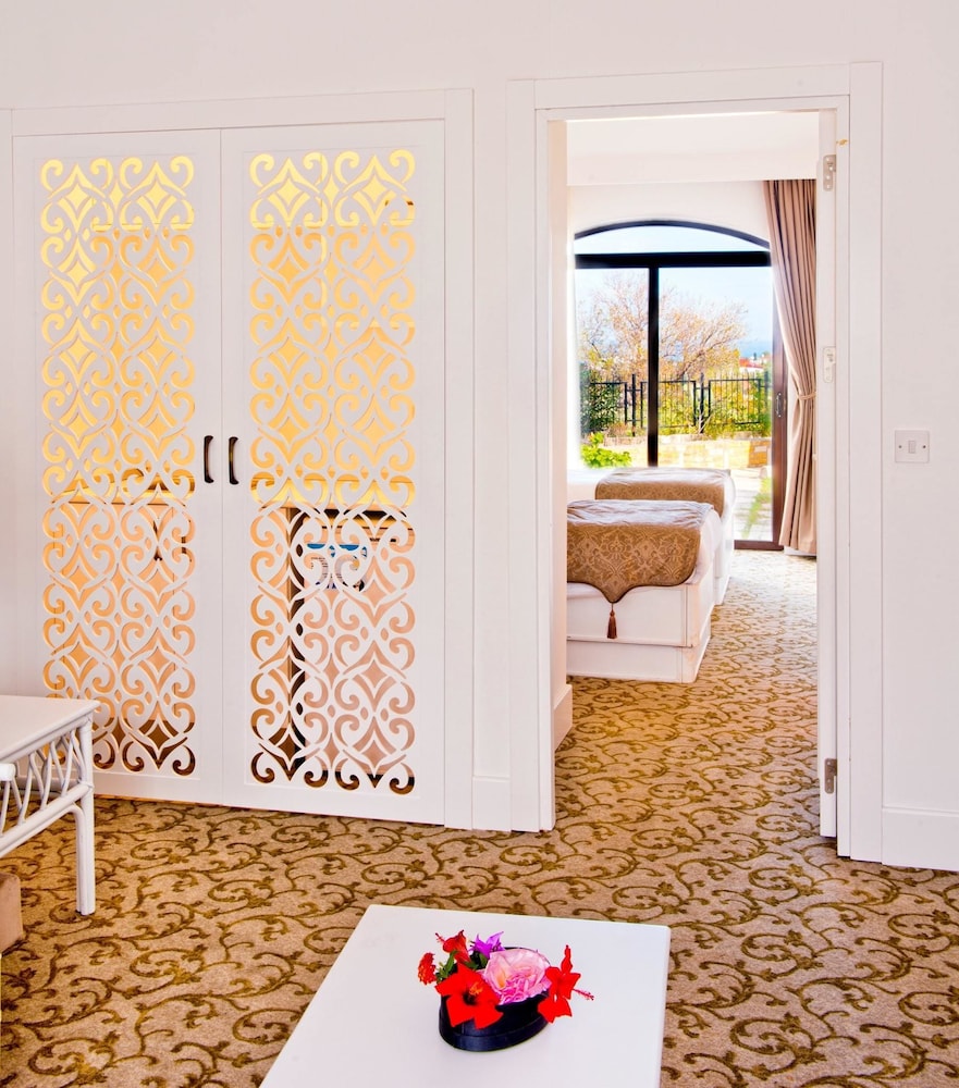 The Olive Tree Hotel 9/50