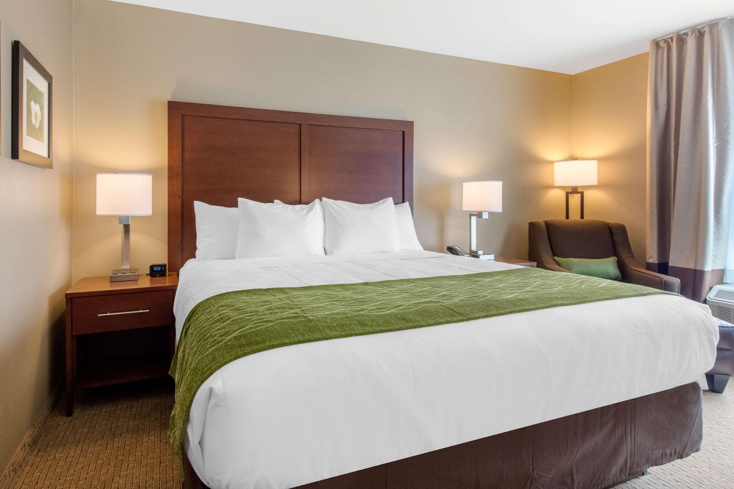 غرفة بسرير مزدوج، Comfort Inn & Suites At Crossplex Village 4/7