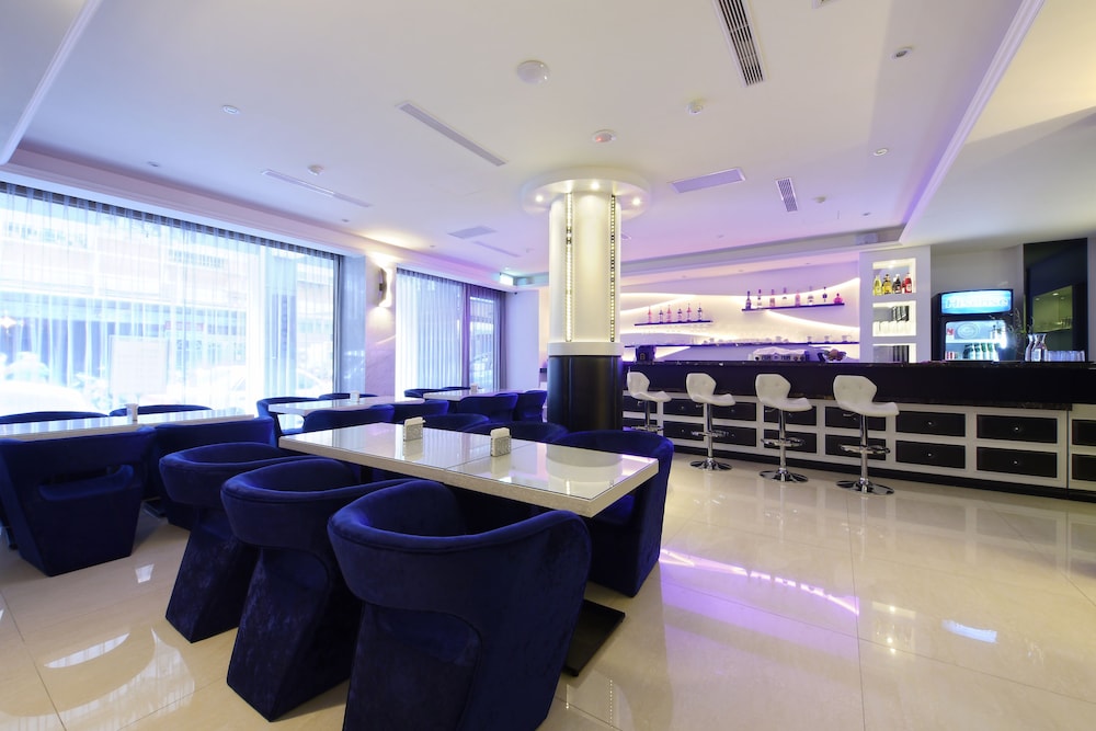 Harmonious Hotel 33/48