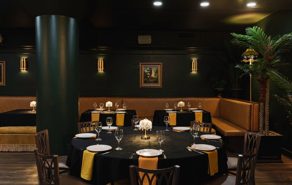 restaurant cafeteria