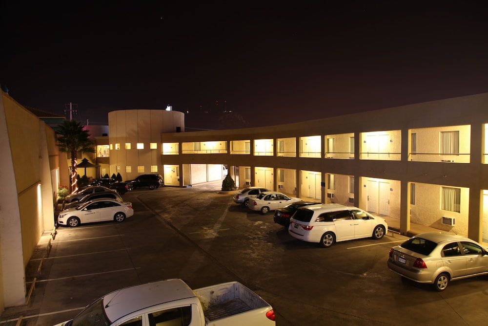 American Inn Hotel Suites Hidalgo Del Parral 41/45