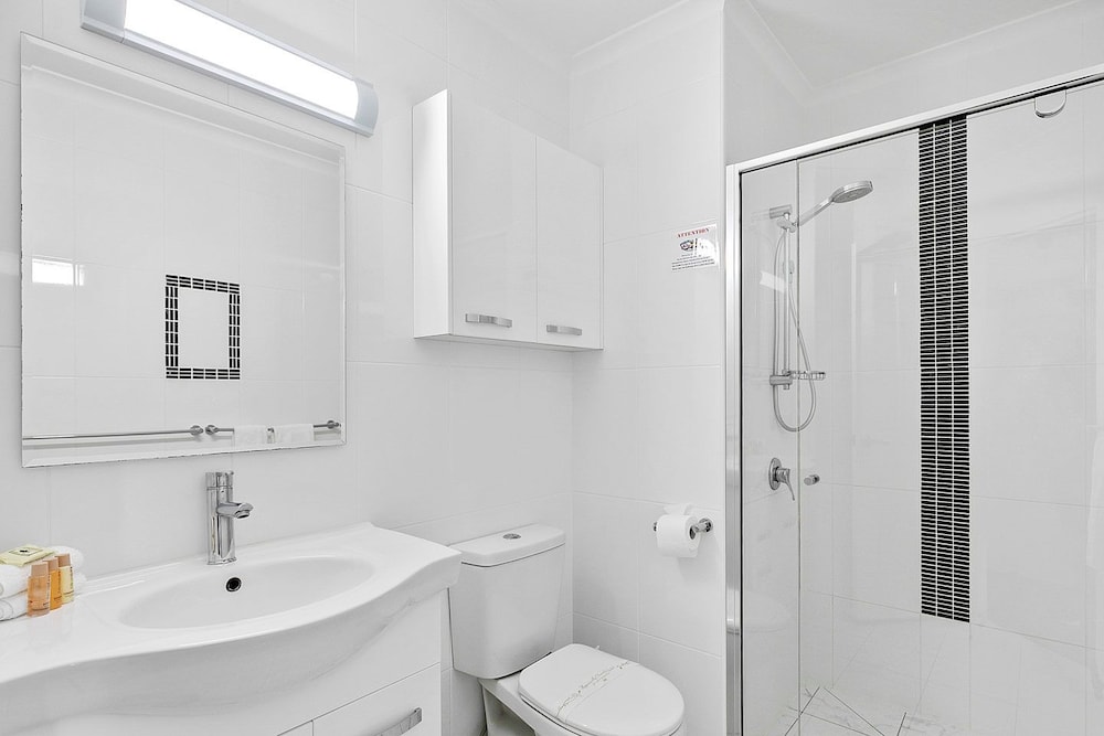 WHITE CREST LUXURY APARTMENTS 44/50