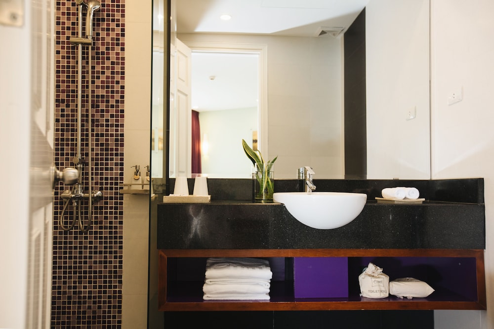 Emm Hotel Hue 49/50
