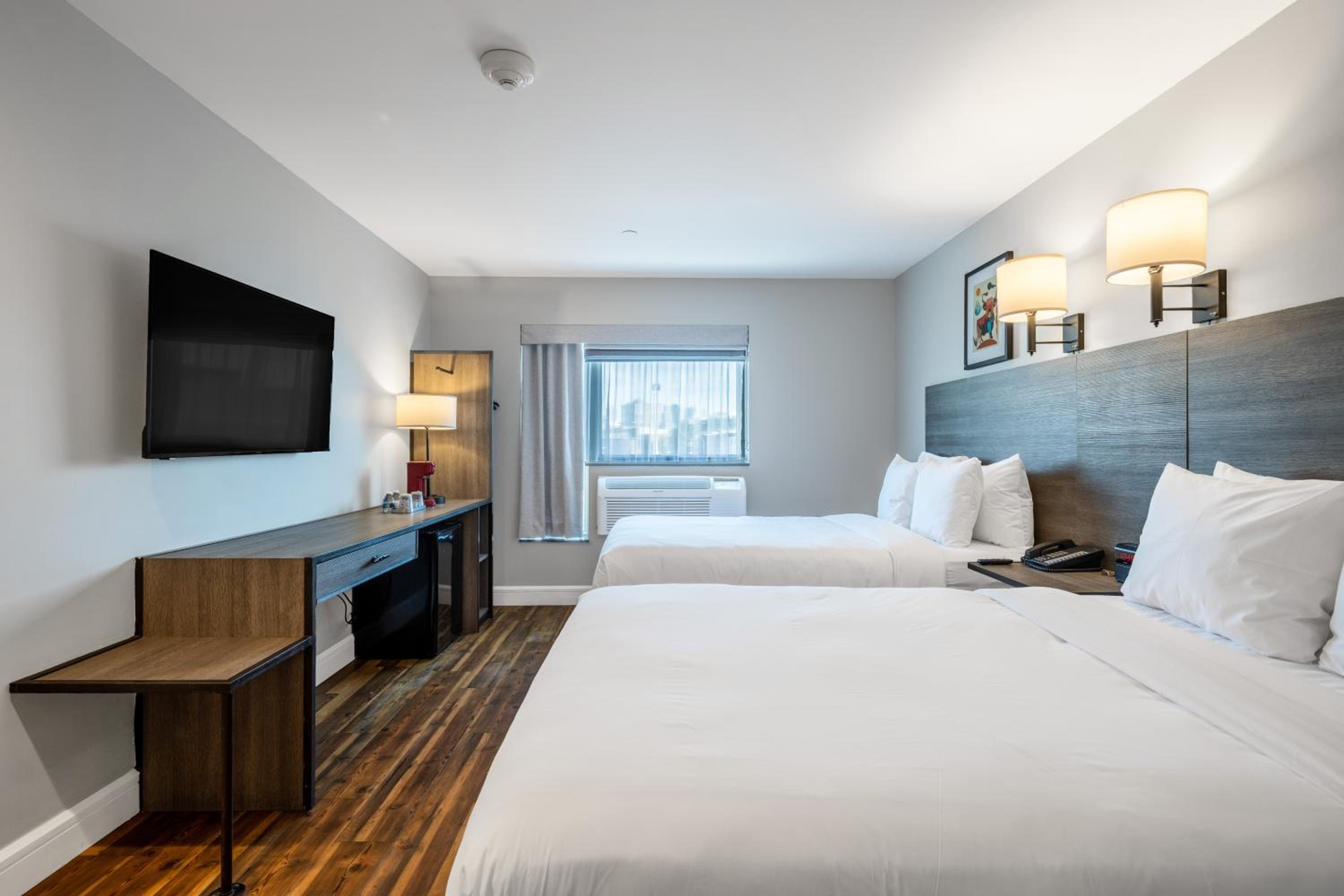 Standard, 2 Double Beds, City View