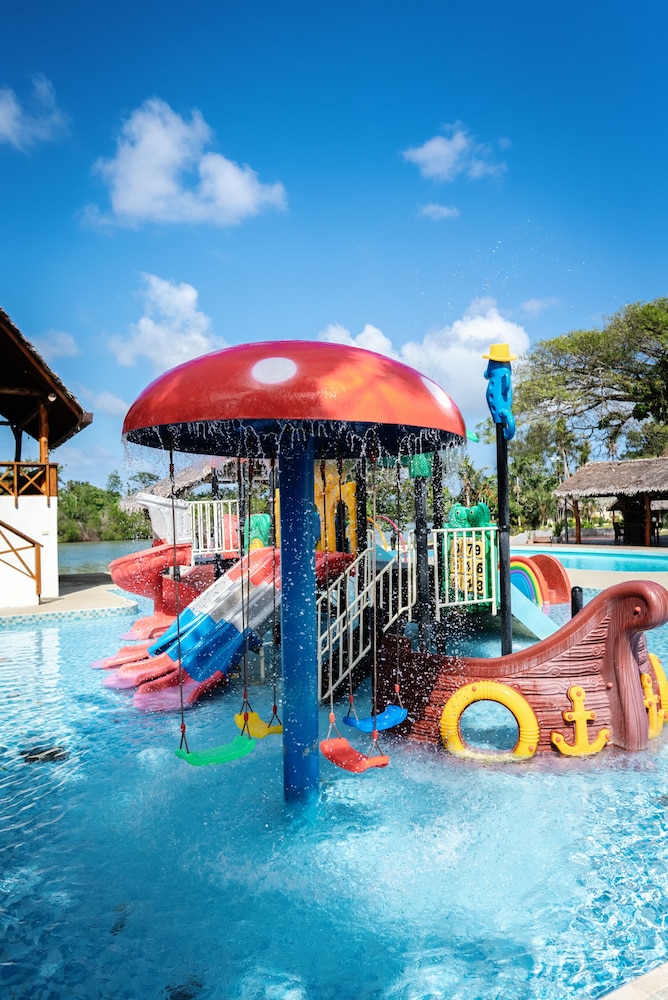 Cocomo Resort 40/50