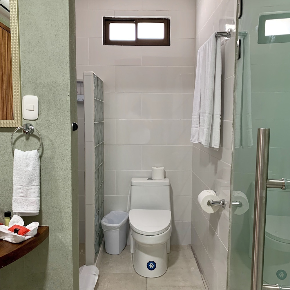 Karahe Beach Hotel 20/70