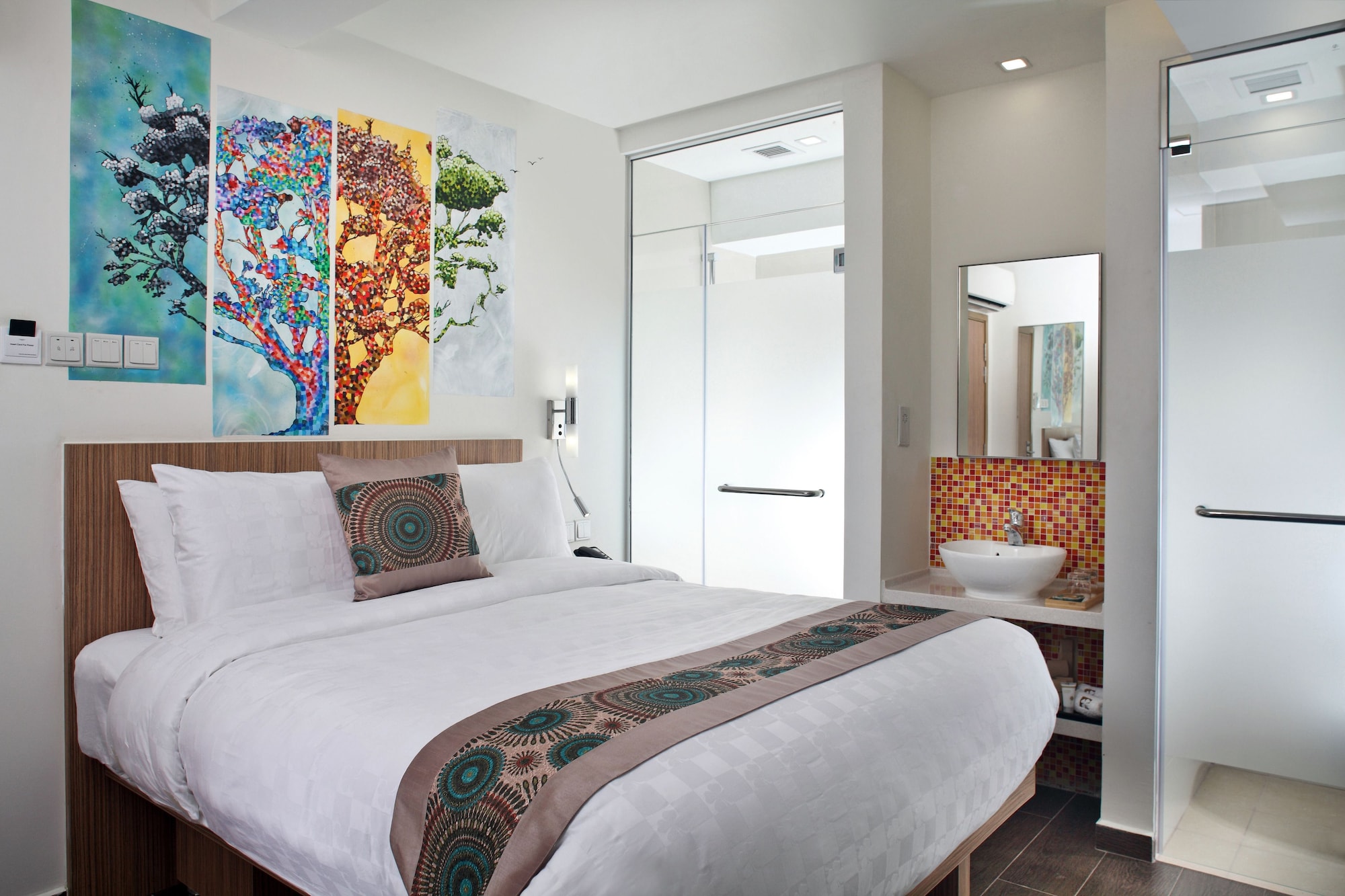 DELUXE, DOUBLE BED