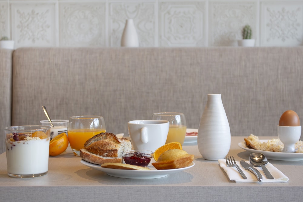Brit Hotel Nantes La Beaujoire - L Amandine 47/62