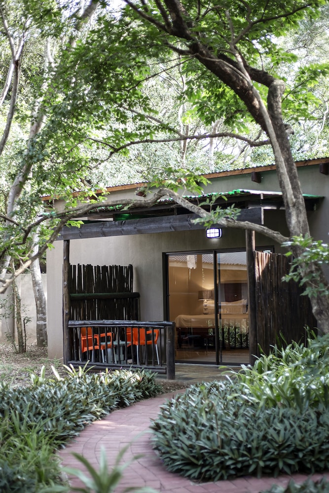 Emdoneni Lodge with Animal Care and Rehab Centre 4/66