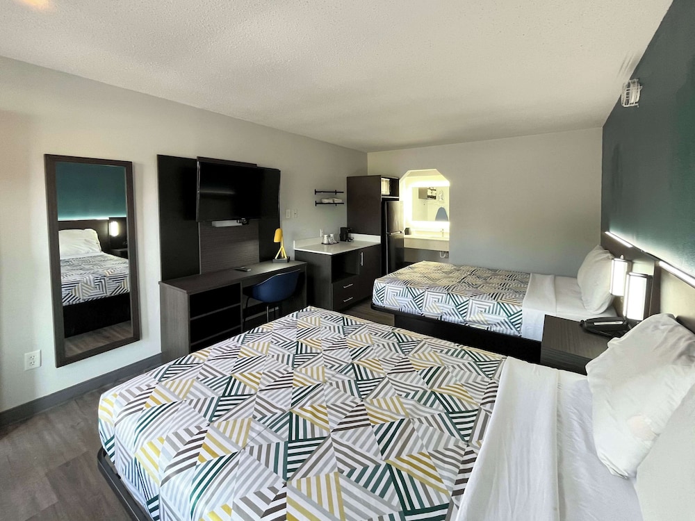Studio6 Suites Lafayette, IN 10/21