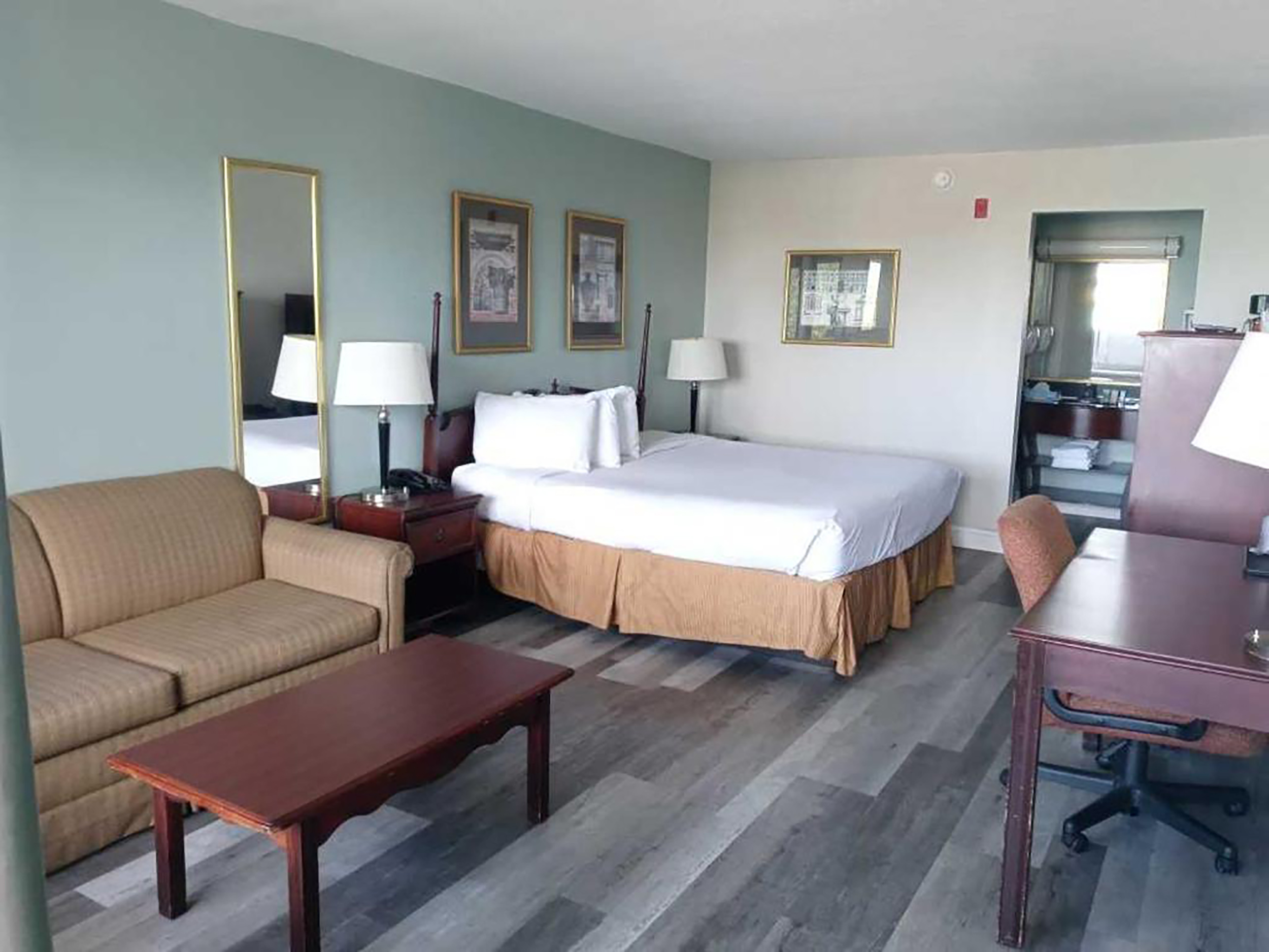Room, King Bed, Opal Hotel and Suites 2/3