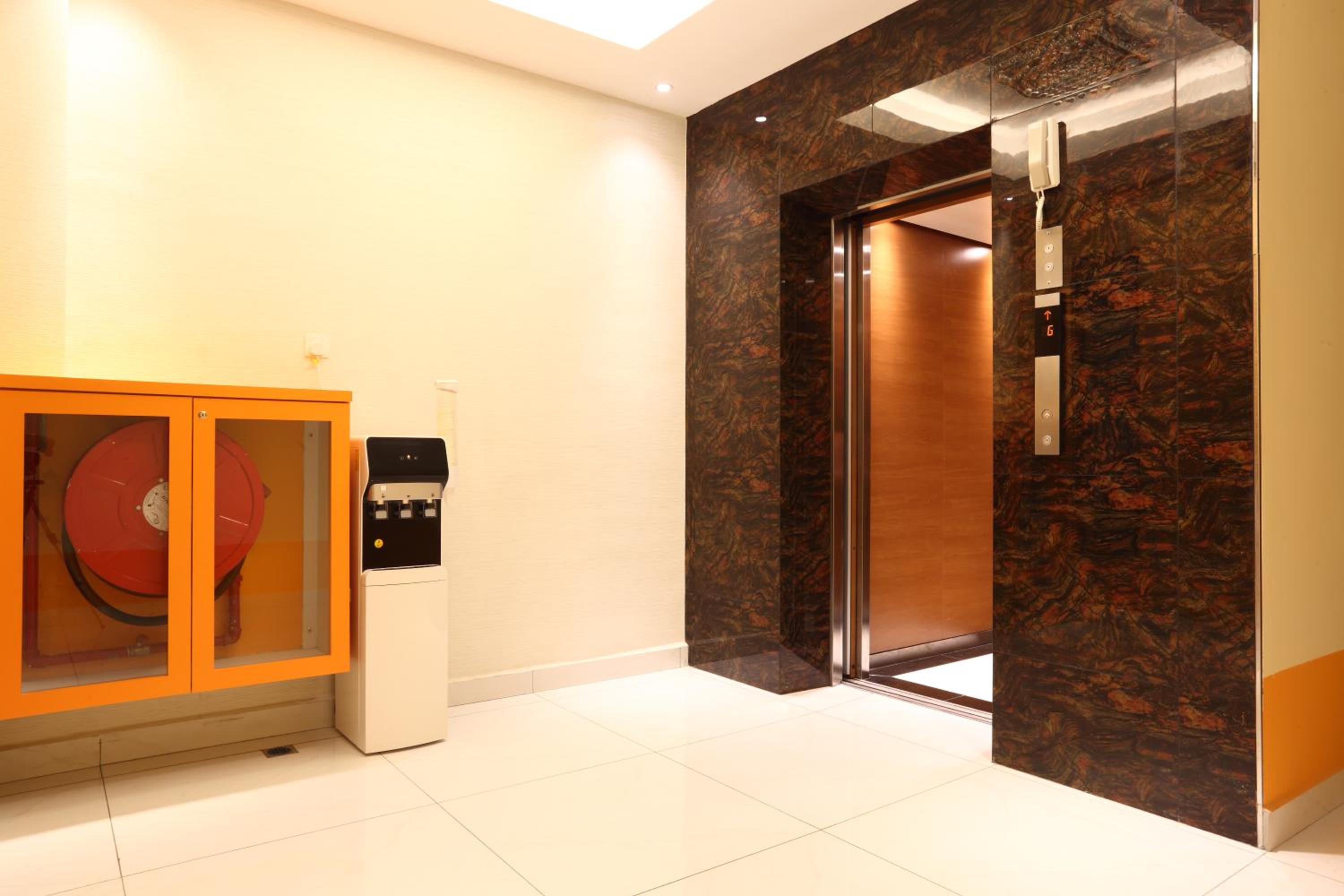 Yee Hotel 24/34