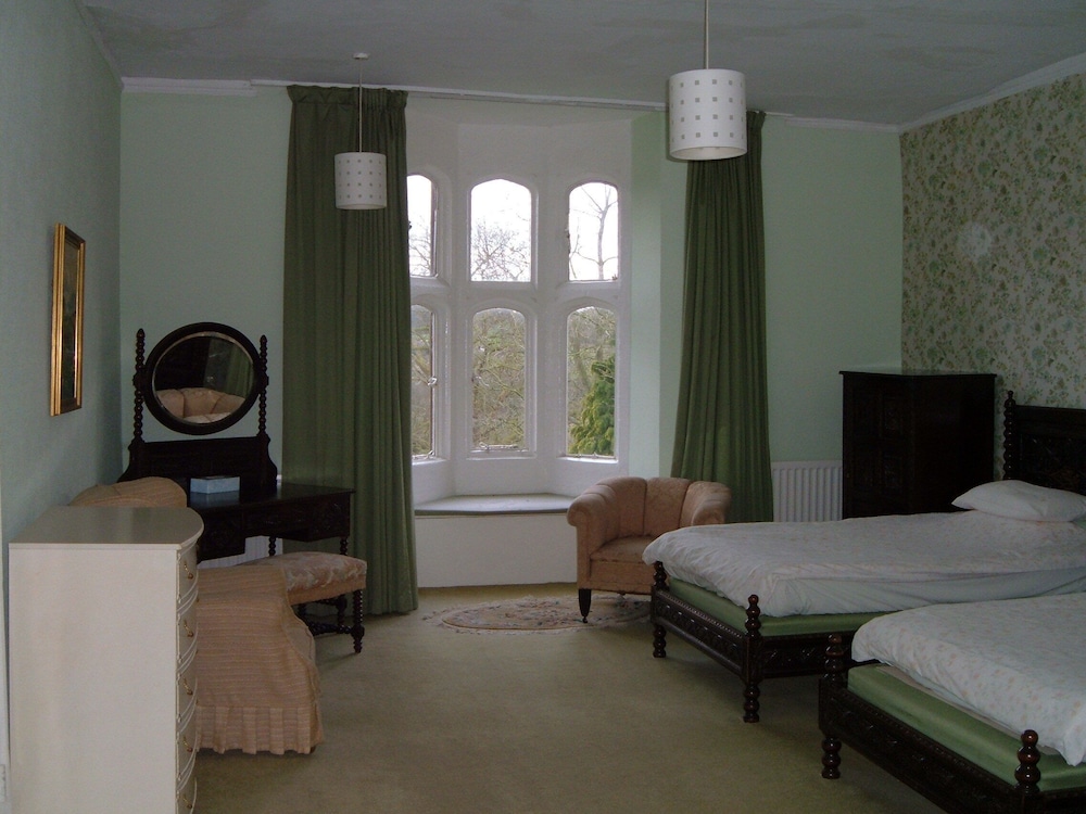 Greenham Hall B&B 10/25