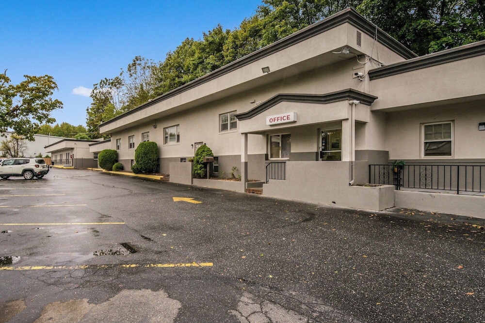 Motel6 Tinton Falls, NJ - Neptune 30/38