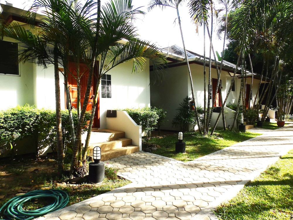 Serenity Lakeside Resort 7/69