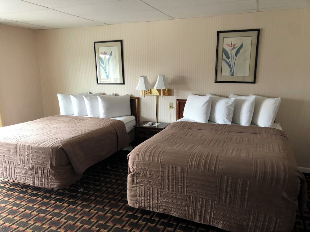 جناح عائلي بسريرين كوين بمطبخ صغير، The Colonial Inn 2/4