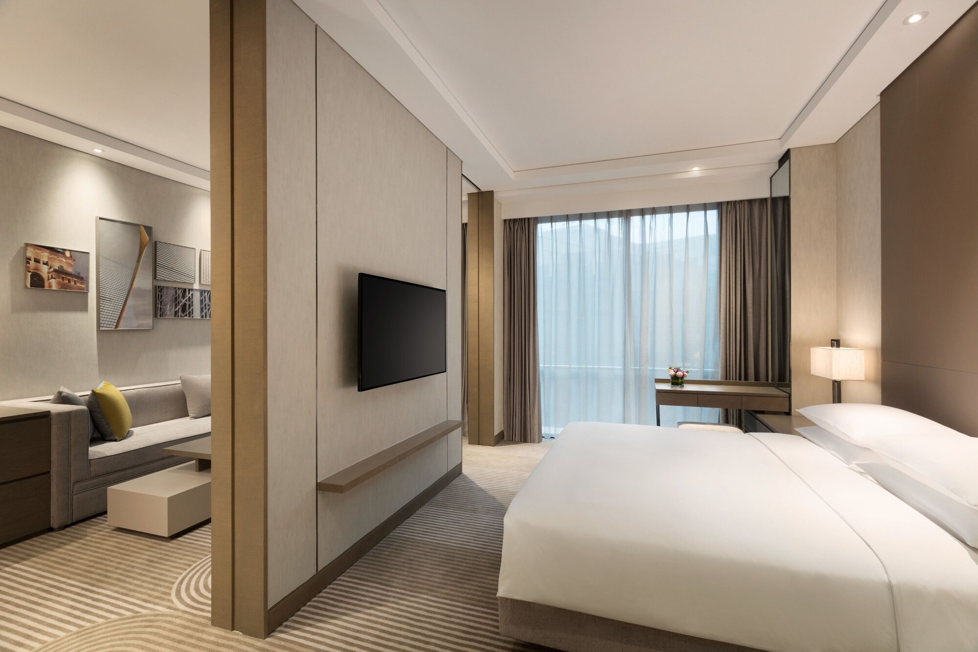 Suite, King Bed, Kitchen