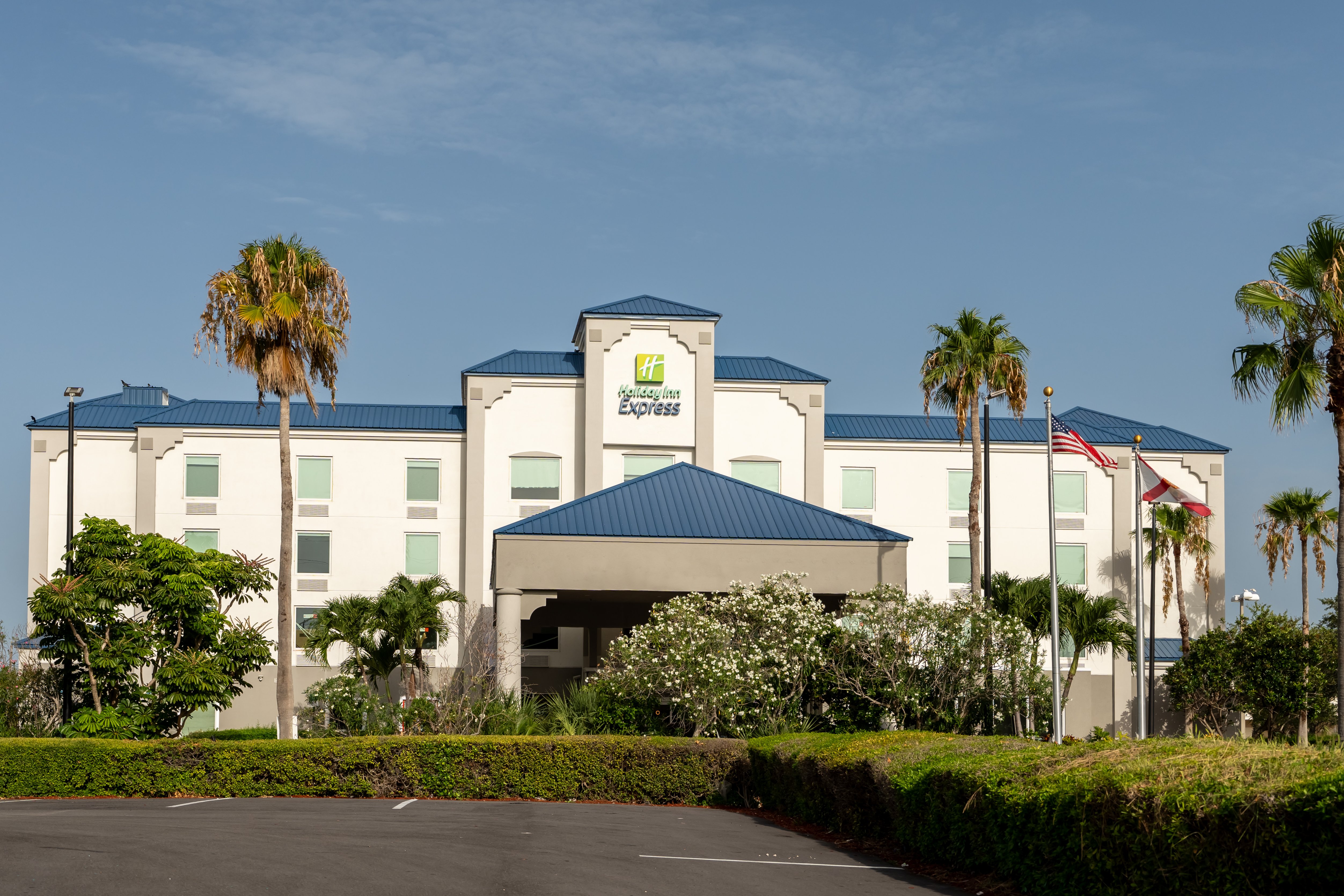 Holiday Inn Express Hotels Suites Cocoa Beach 8/71