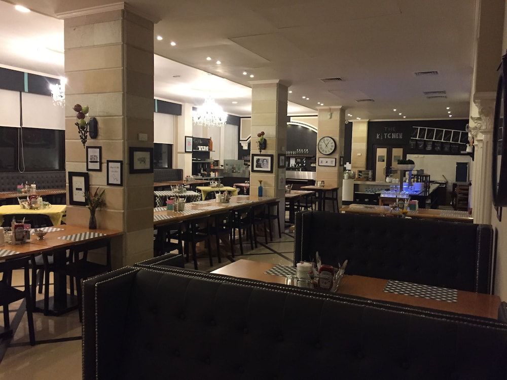 Royal Grand Hotel 51/64