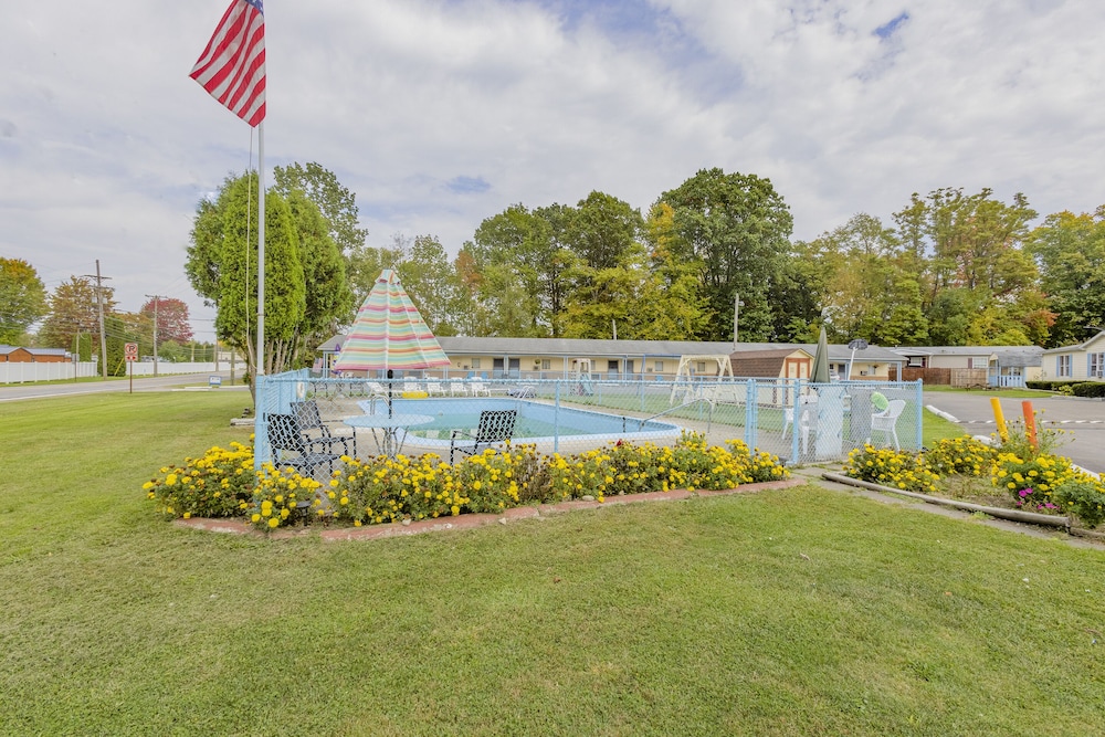 Parkside Motel by OYO Meadville Conneaut Lake 43/50