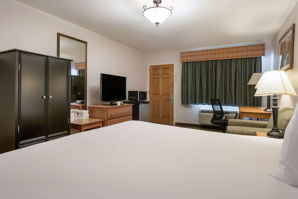 غرفة قياسية بسرير كينج لذوي الإعاقة، SureStay Hotel By Best Western Leesville 5/7