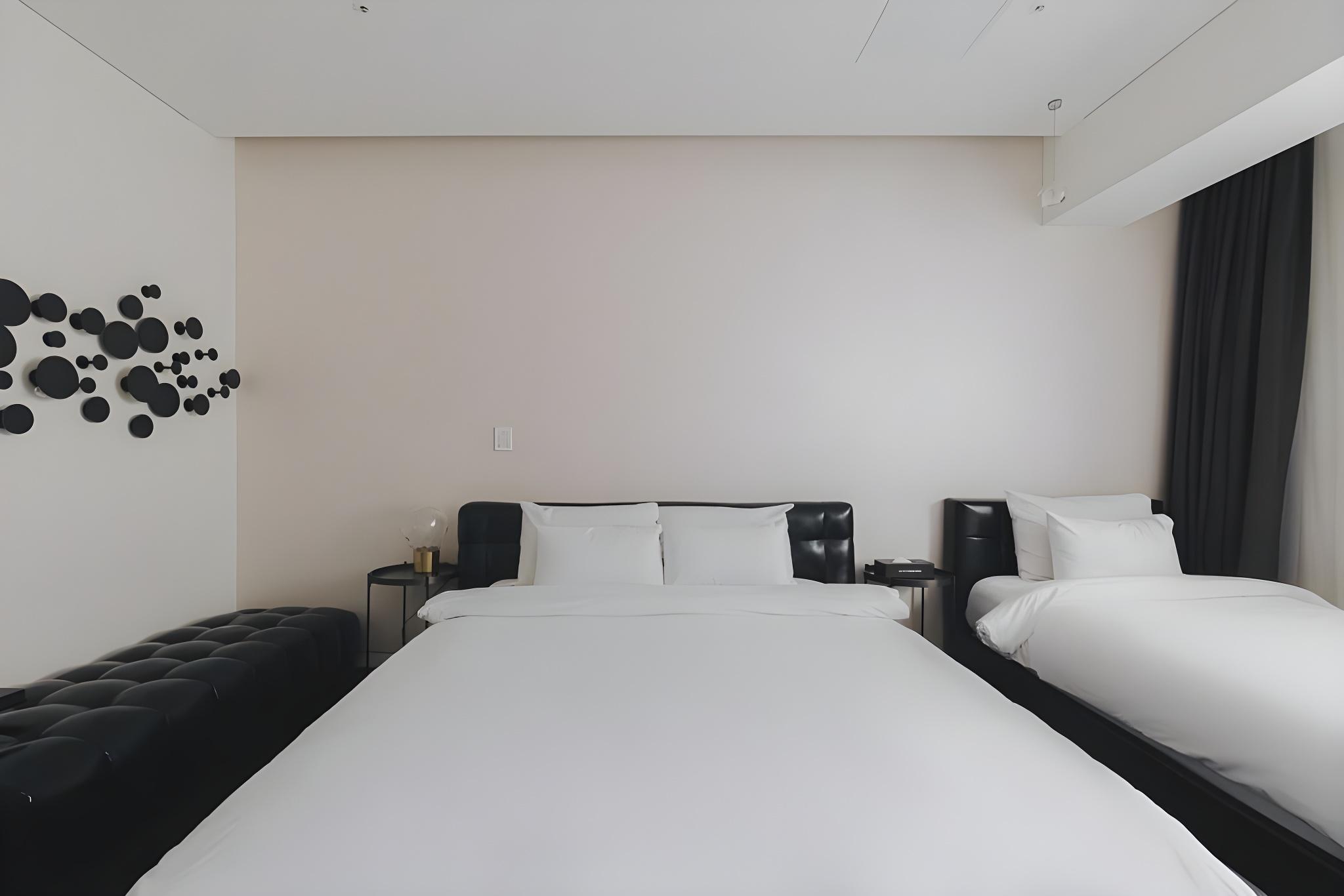 Standard, Twin Beds, No Window