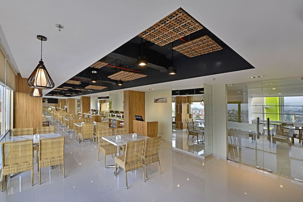 Whiz Prime Hotel Basuki Rahmat Malang 31/34