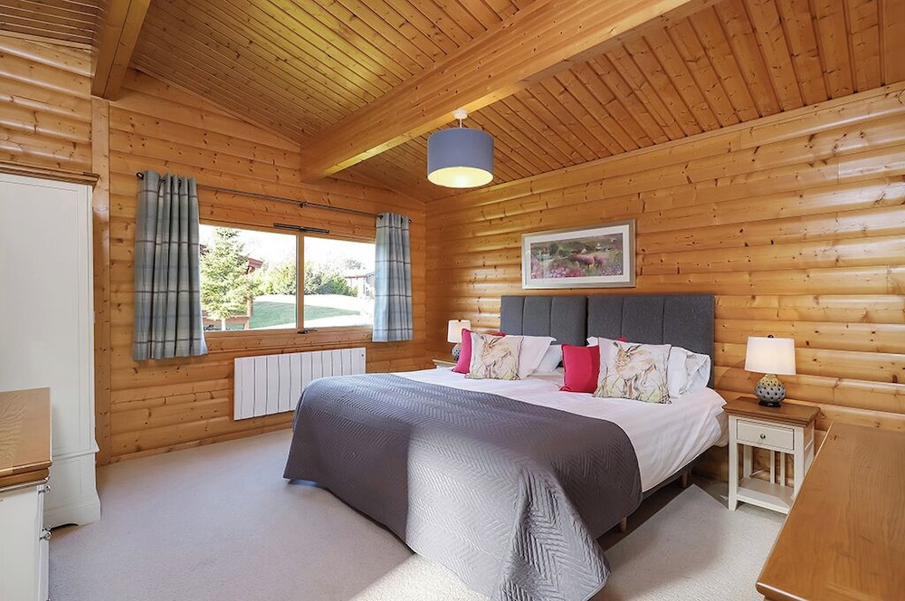 South Winchester Lodges 8/38