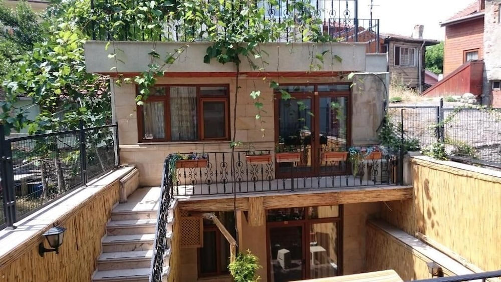 Saruhan Hotel 3/57