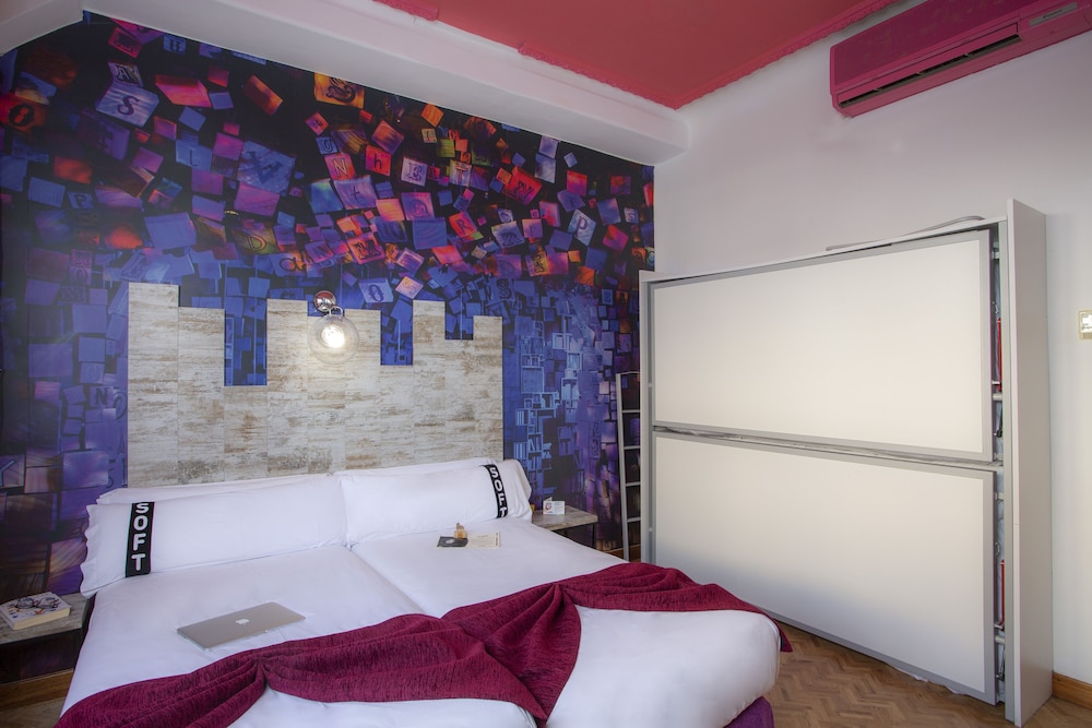 ROOM, QUADRUPLE