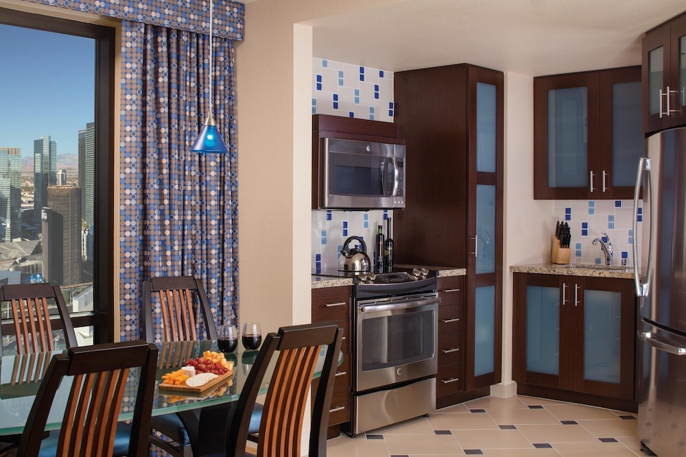 Marriott S Grand Chateau Hotel 32/35