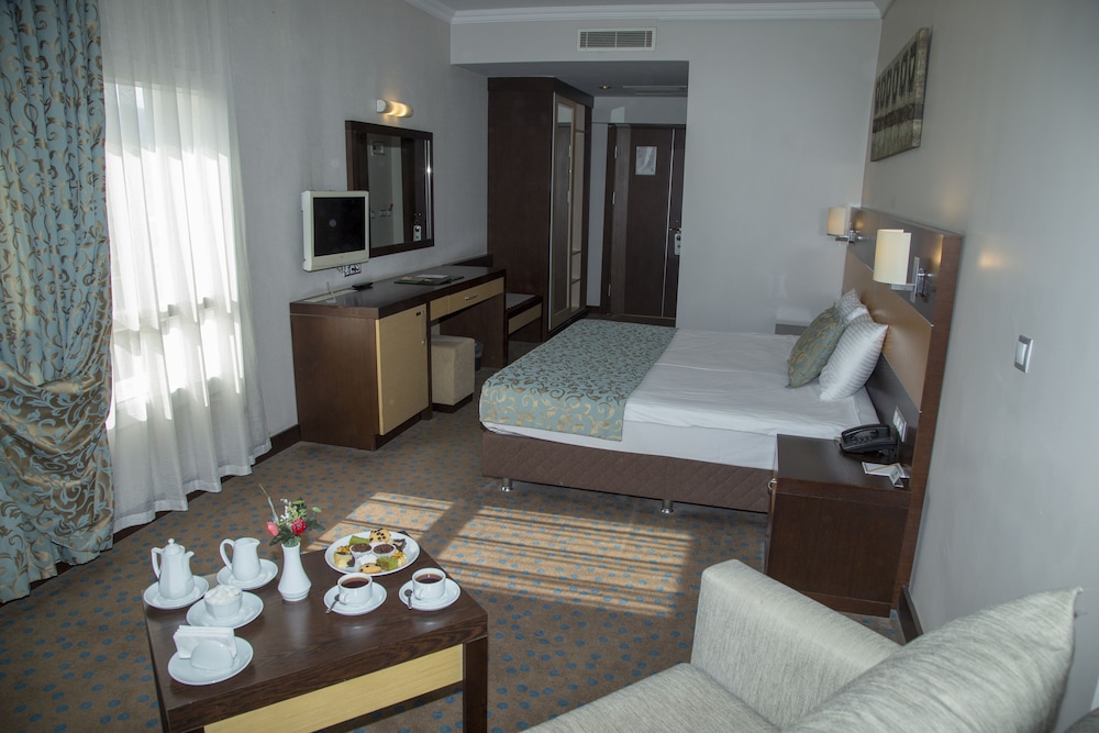 MOM Hotel 6/22