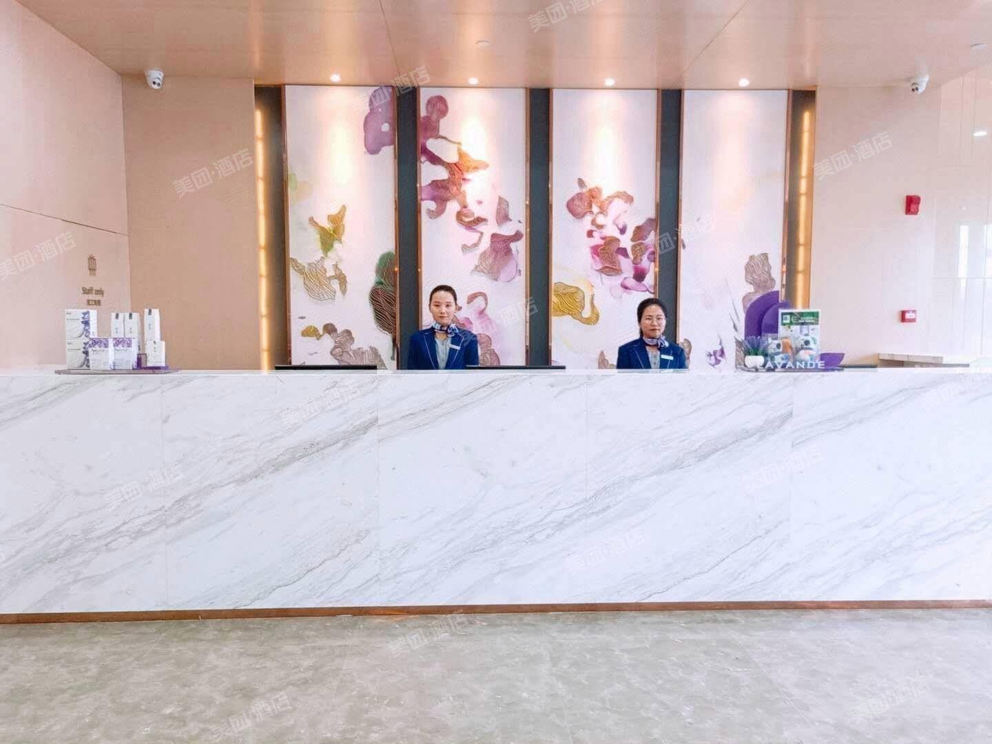 Lavande Hotel (Chifeng High Speed Railway Station) 7/35