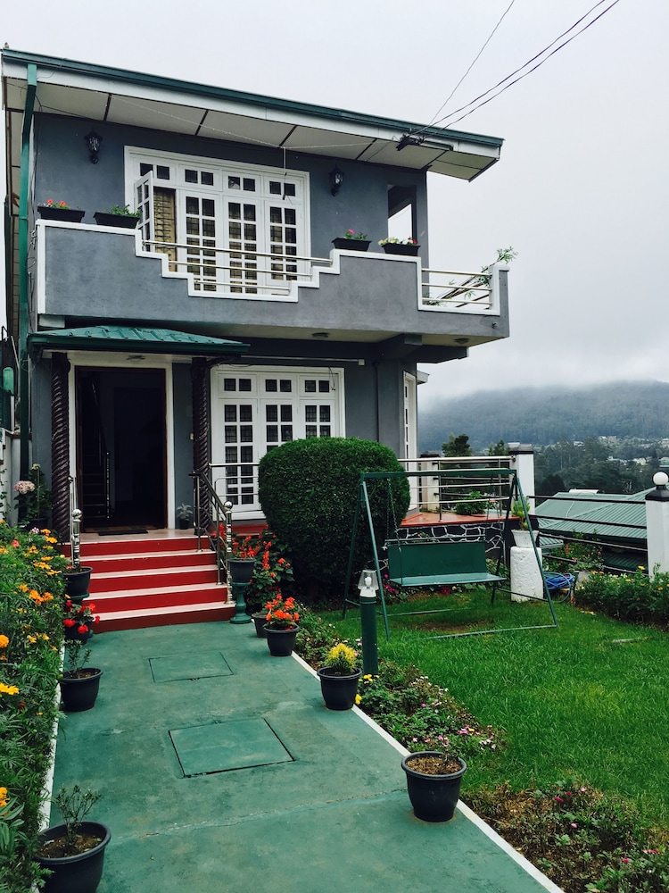 New Royal Mount Hotel 6/50