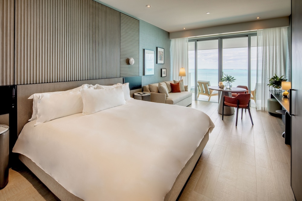 DELUXE, STUDIO, KING BED, PARTIAL OCEAN VIEW, SOFA, ACCESSIBLE