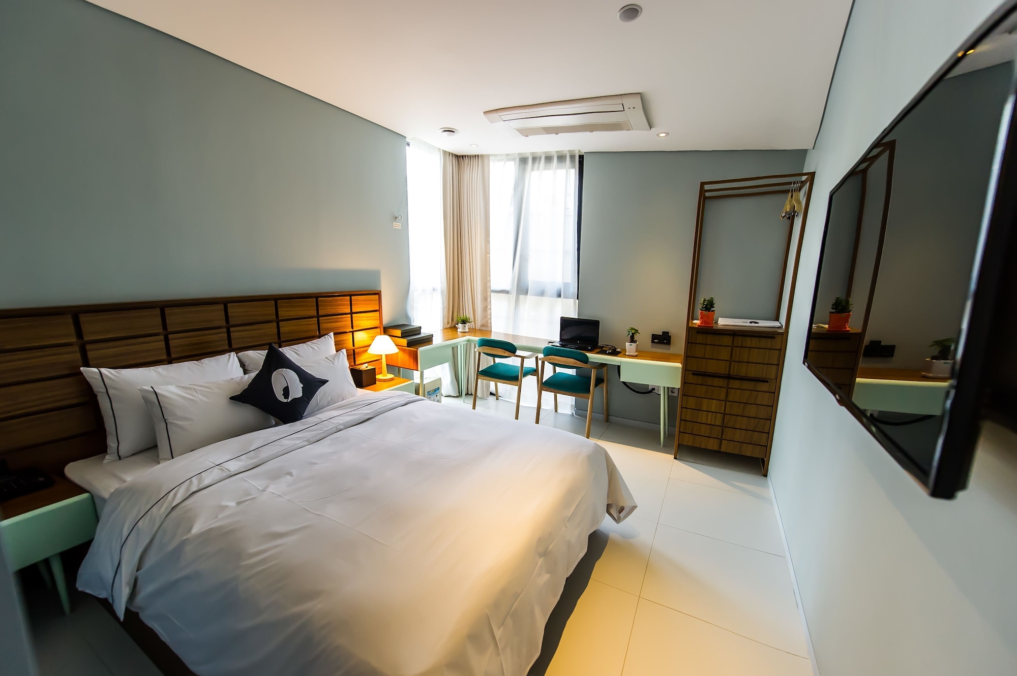 DELUXE, DOUBLE BED