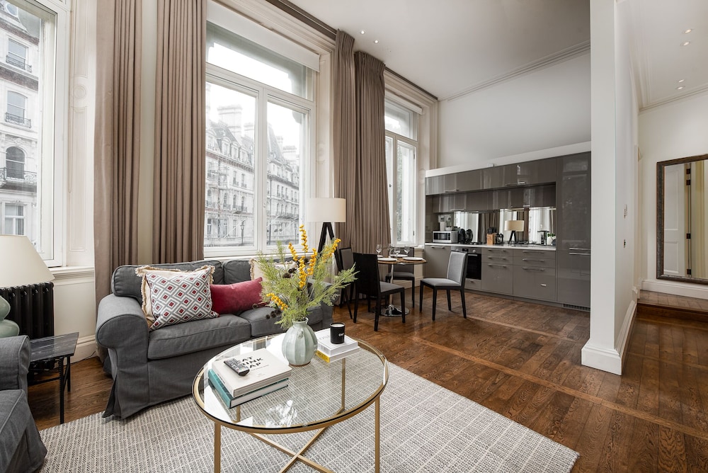 Grosvenor Gardens by CAPITAL 21/50