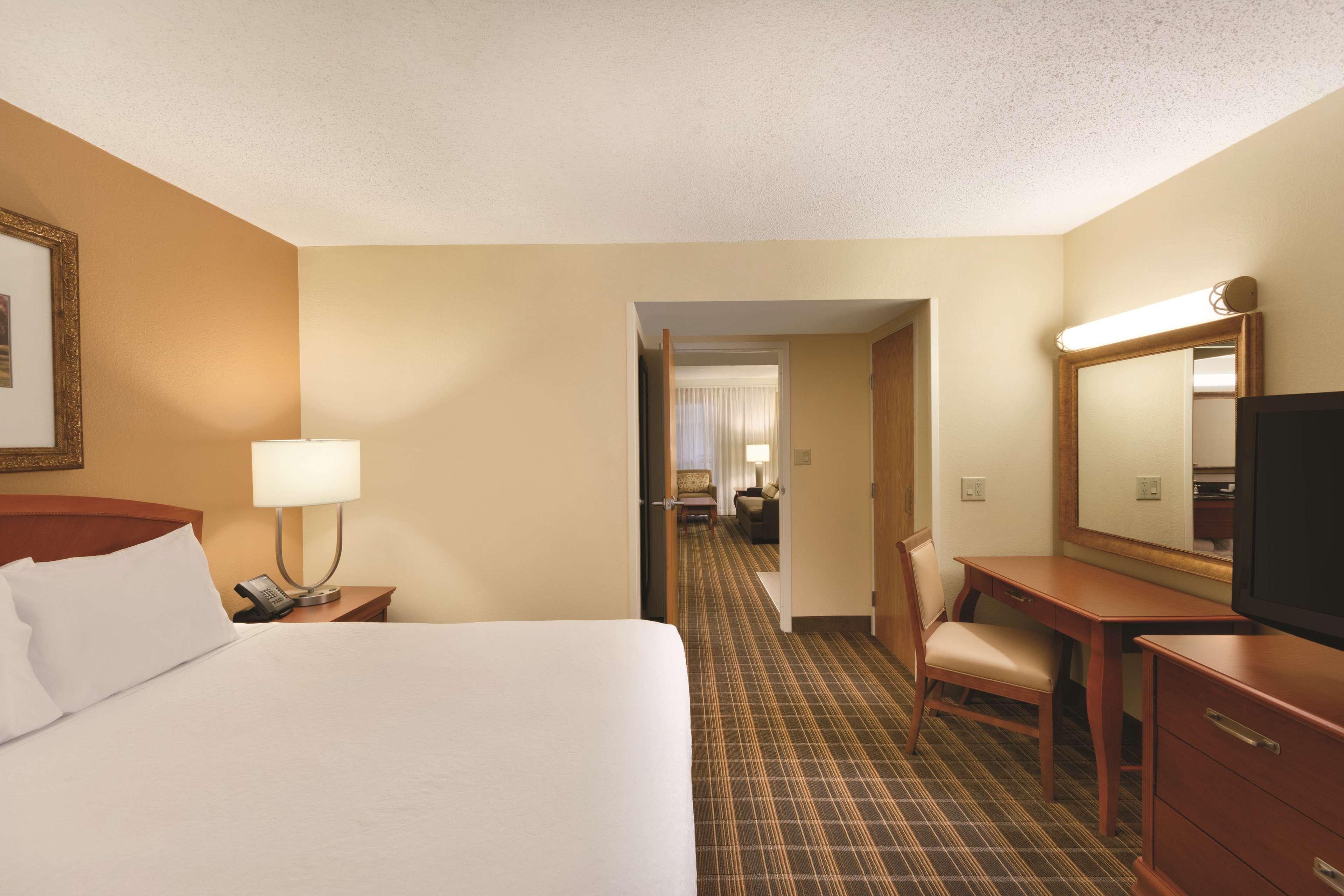 2 ROOMS, SUITE, KING BED