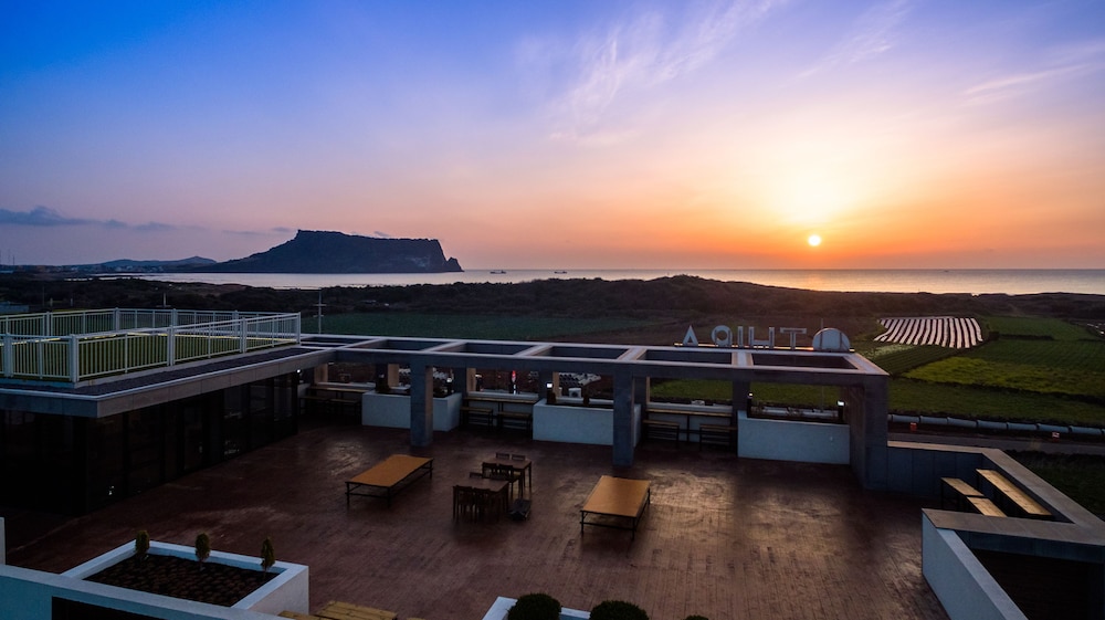 Thira Hotel 30/35