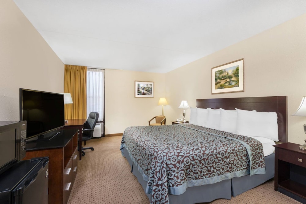 Days Inn by Wyndham Indianapolis Northeast 7/27